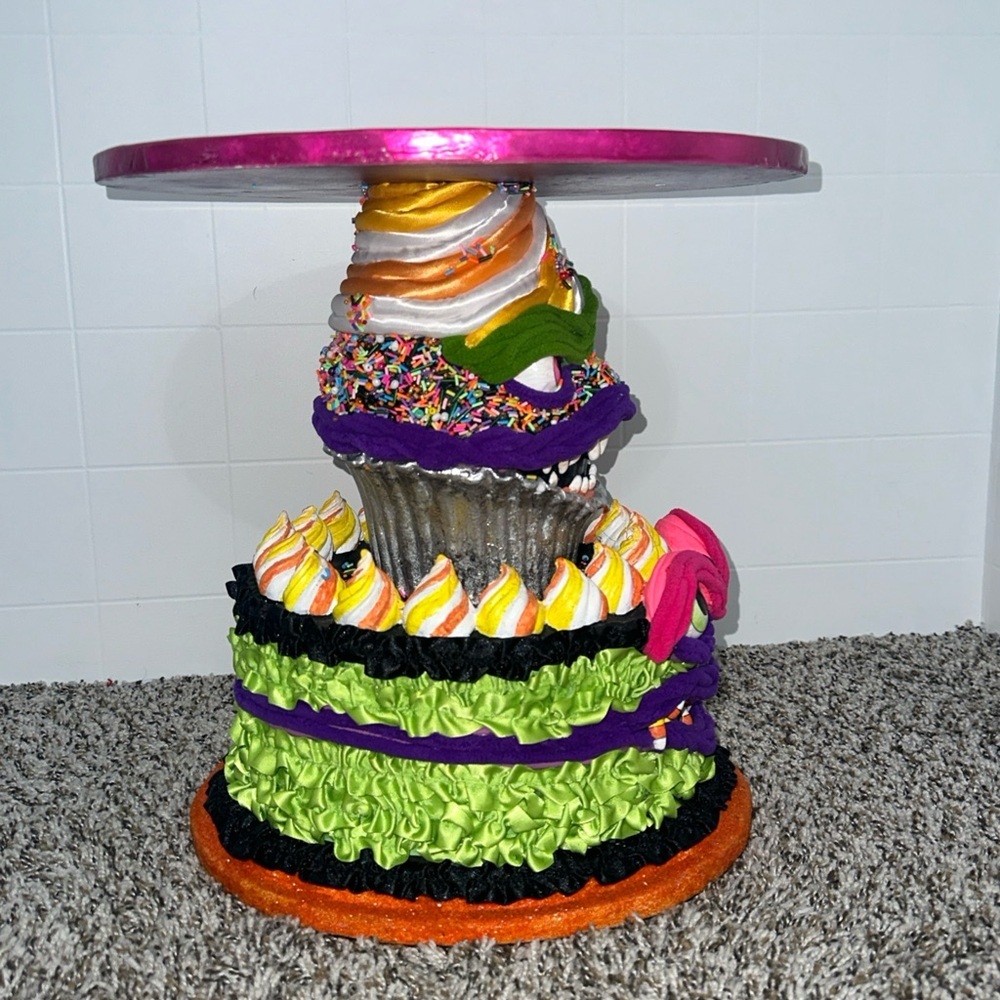 Katherine’s Collection Creepy Confections Cake Stand Halloween Faux Cake Horror - Picture 6 of 7